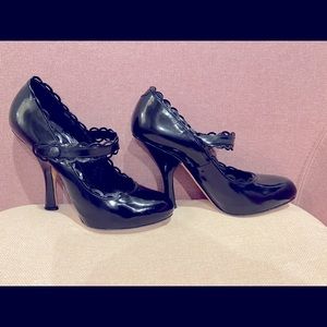 DOLCE & GABBANA Mary Jane Patent Leather Heels size 8. Worn once